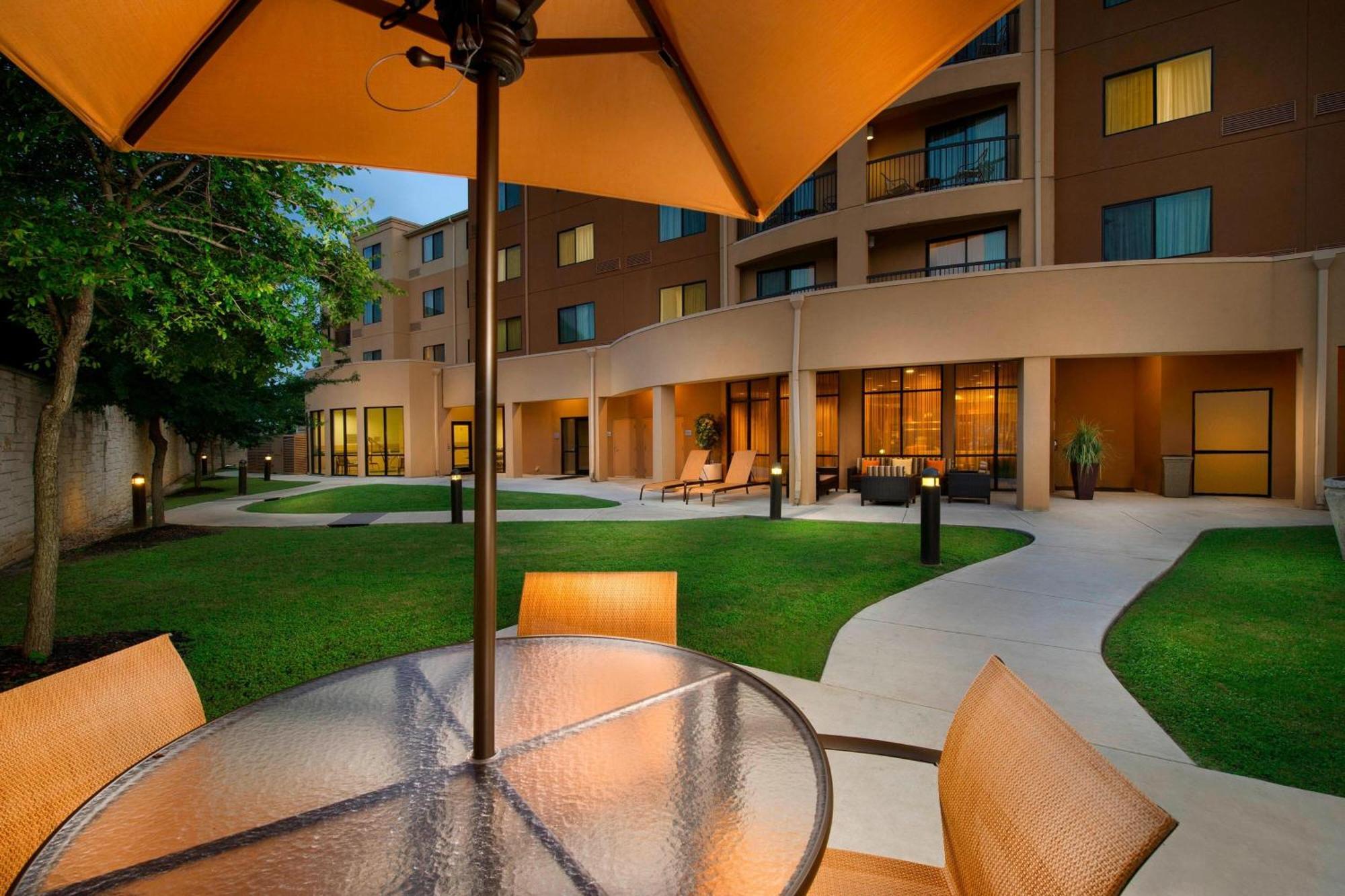 Courtyard By Marriott San Antonio Seaworld/Lackland Екстер'єр фото